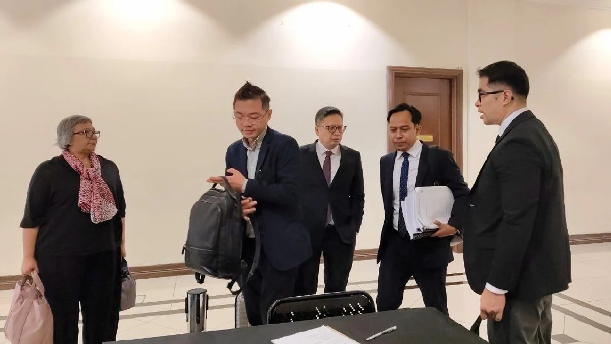 Zara Qairina Mahathir's Personal Writings Show No Signs of Fractured Ties with Mother, Court Told