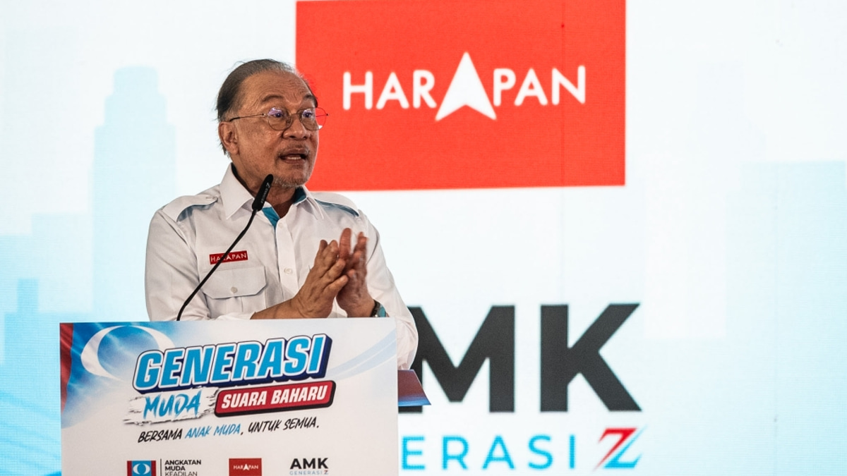 Anwar Conditions Petaling Jaya, Subang Funds on Political Alignment with Government
