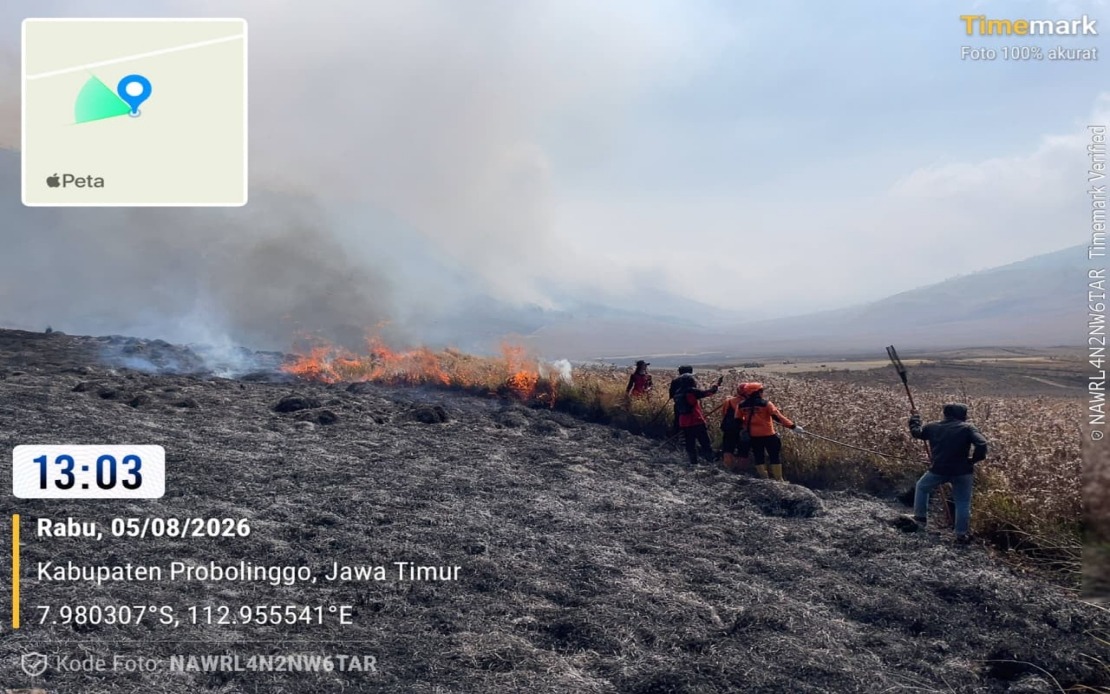 Indonesian Authorities Deploy Helicopters to Combat Mount Bromo Wildfire Affecting 60 Hectares