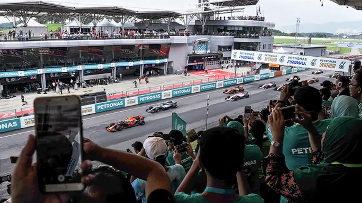 Malaysia can host F1 without massive spending, Anwar insists