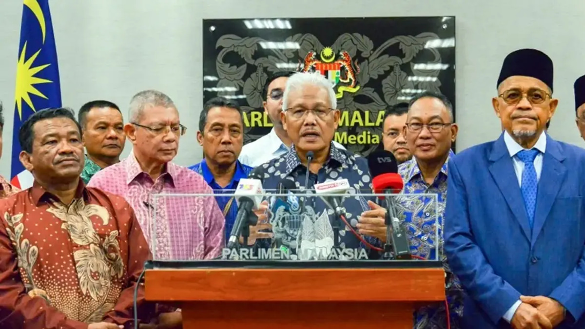 Hamzah Demands Clarity on Azam's NFCC Adviser Role Amid Investigations