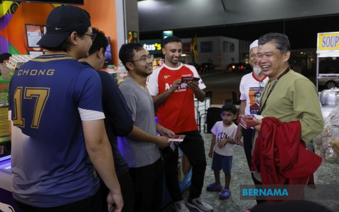 Nazri Charts Skills-Based Path to Keep Johor Youth at Home in Simpang Jeram Battle