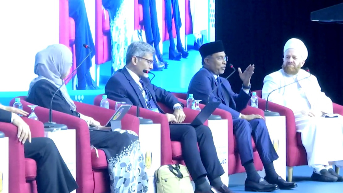 AI Integration in Higher Education Critical for Malaysia's Future, Says Zambry