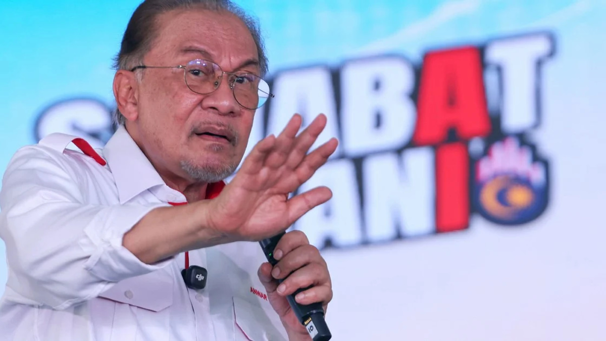 Anwar Makes Final Push for Johor Voters to Back Capable Leadership