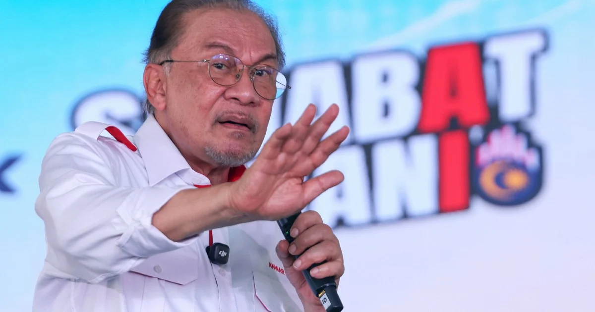 Anwar Makes Final Push for Johor Voters to Back Capable Leadership