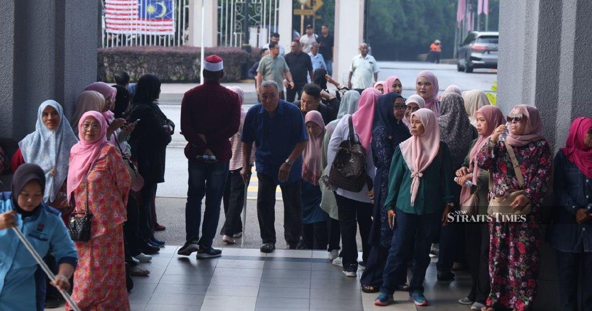 Ismail Sabri Set to Face Court Charges as Media Gathers at KL Complex