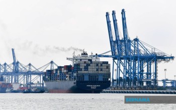 Malaysia's Export Growth Forecast Raised to 21.7% for 2026 on Strong Tech Demand
