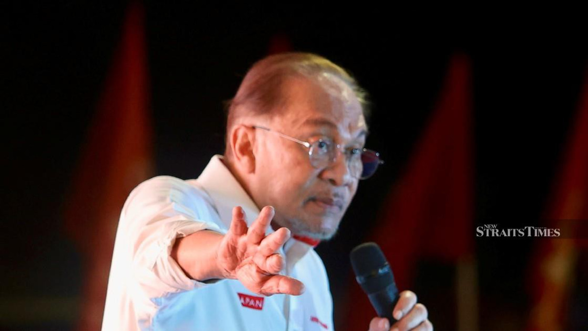 Anwar Ibrahim Orders Fast-Track Processing of 15,000 Foreign Worker Applications