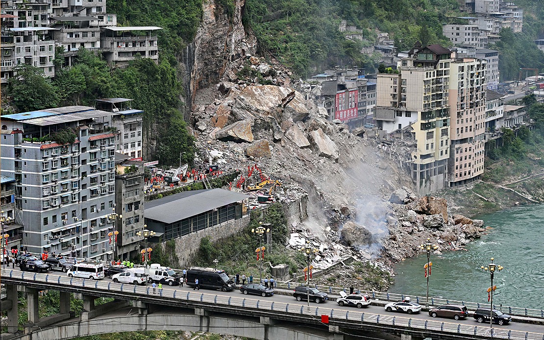 Death Toll Reaches 51 in Chongqing Mountain Collapse; 10 Still Missing