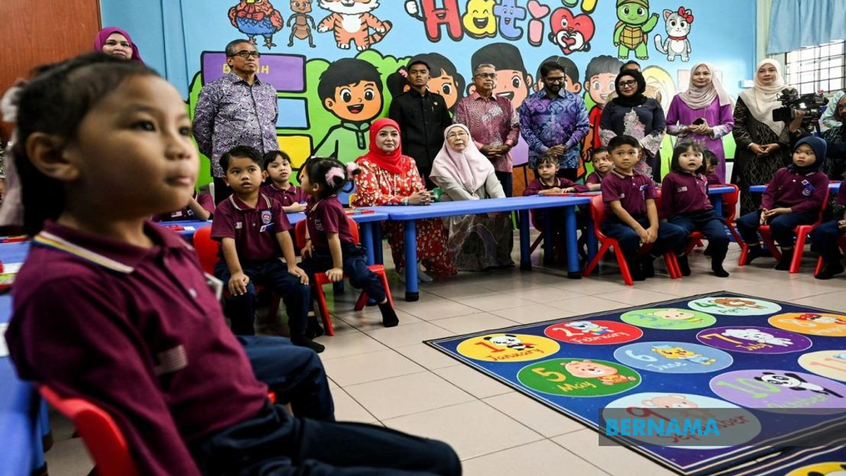 Queen Zarith Sofiah Launches Children's Integrity Module to Shape Honest Generation
