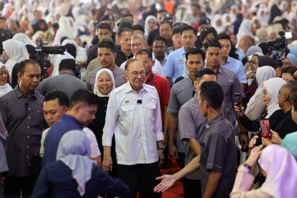 Anwar Scrutinises Tabung Haji 13-Month Bonus as Potential Breach of Fiduciary Duty