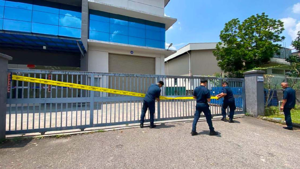 Woman and security guard held after Malaysian, Johor flags hoisted inverted at Indahpura factory
