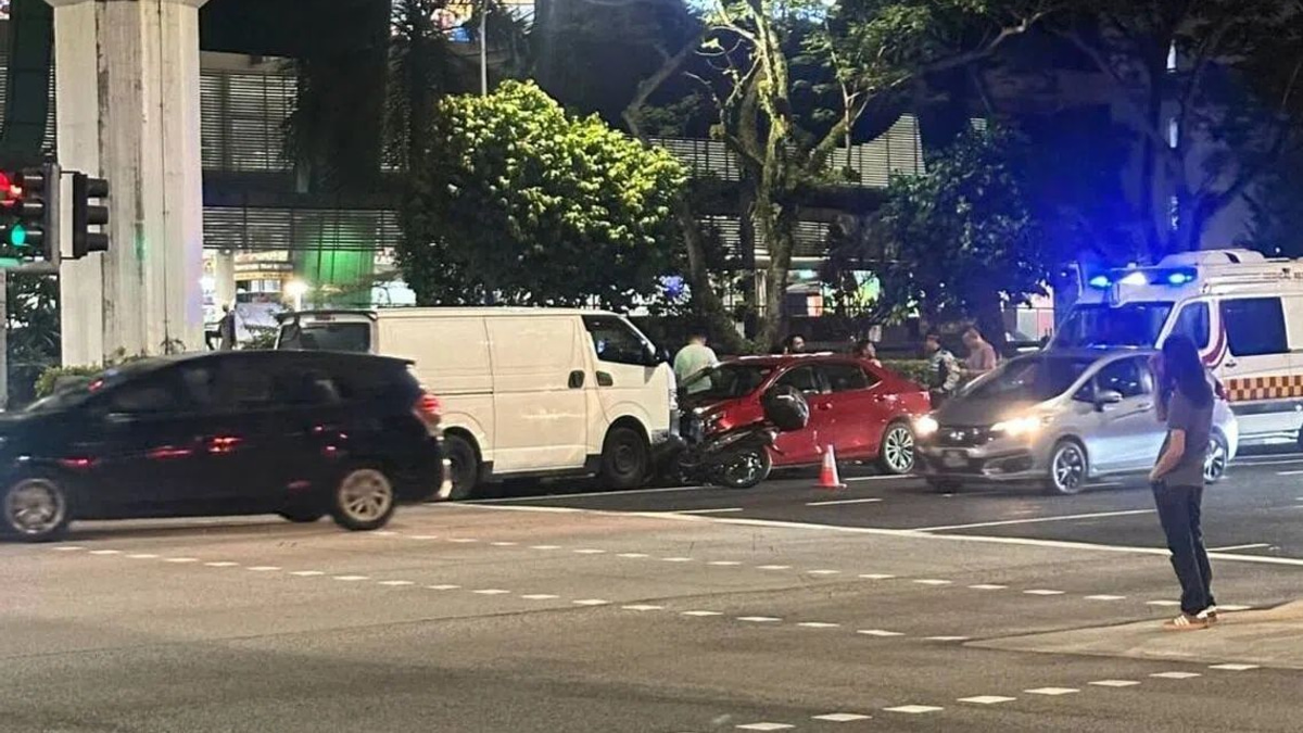 Singapore Van Driver Arrested for Drug-Impaired Driving After Bukit Panjang Multi-Vehicle Collision