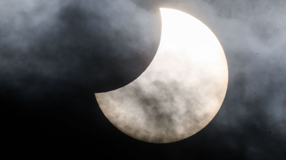 August's Twin Celestial Shows: How to Capture the Eclipses with Your Smartphone