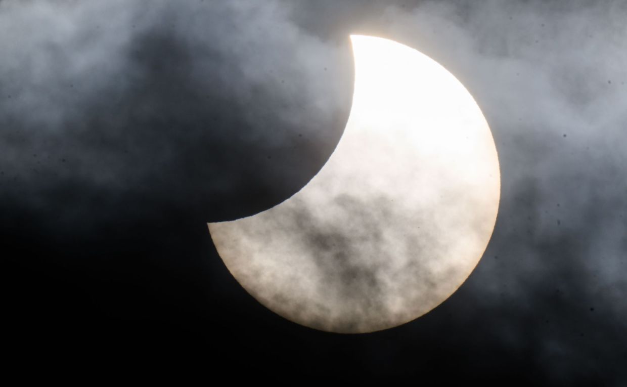 August's Twin Celestial Shows: How to Capture the Eclipses with Your Smartphone