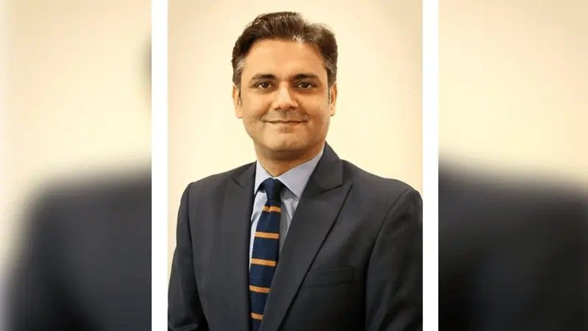 Eleven Pakistani police officers face charges over bungled raid on attorney general's home