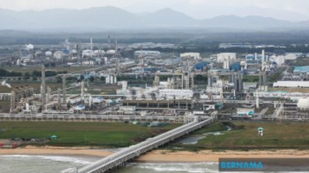 Malaysia's Push for National Petroleum Reserve Gains Urgency as Shipping Routes Face Growing Threats