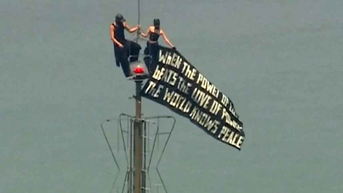Couple arrested after scaling Empire State Building antenna in suspected rooftop proposal