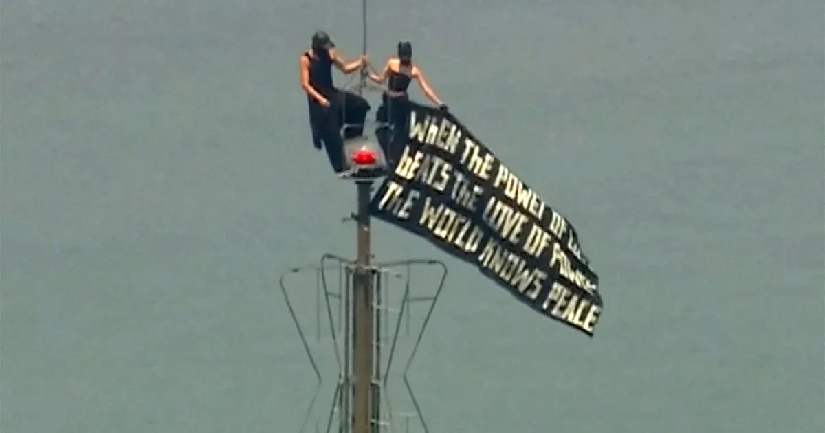 Couple arrested after scaling Empire State Building antenna in suspected rooftop proposal