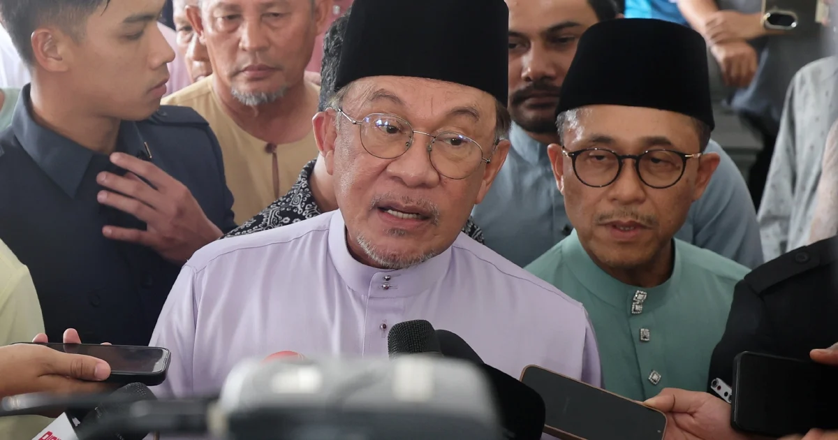 Anwar Orders Local Councils to Slash Red Tape and Fast-Track Approvals