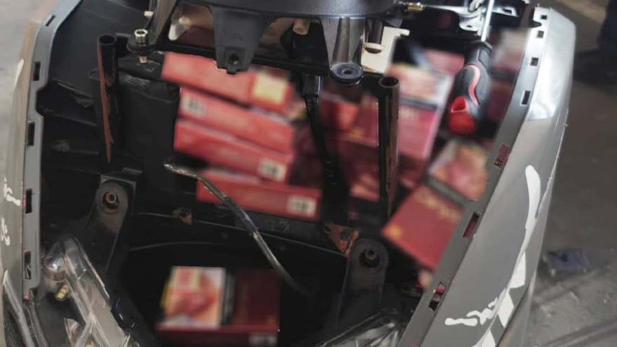Woman Nabbed Trying to Smuggle 400 Cigarette Packets Into Singapore