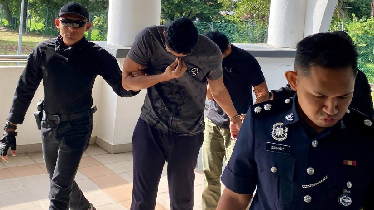 Two soldiers charged with smuggling Myanmar nationals into Malaysia