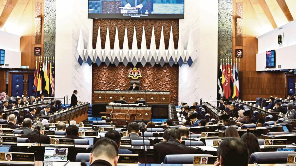 Parliament descends into acrimony as PAS and Bersatu clash over opposition leadership