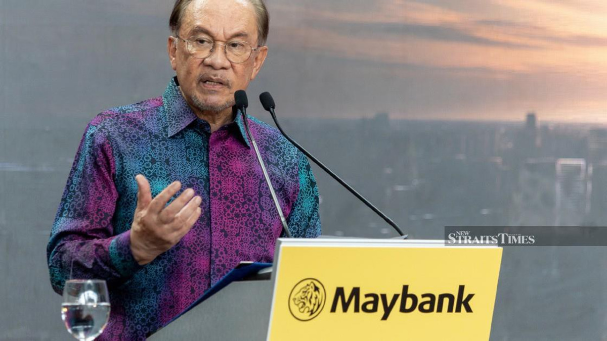 Anwar Commends Maybank's Ascent as Asia's Financial Powerhouse