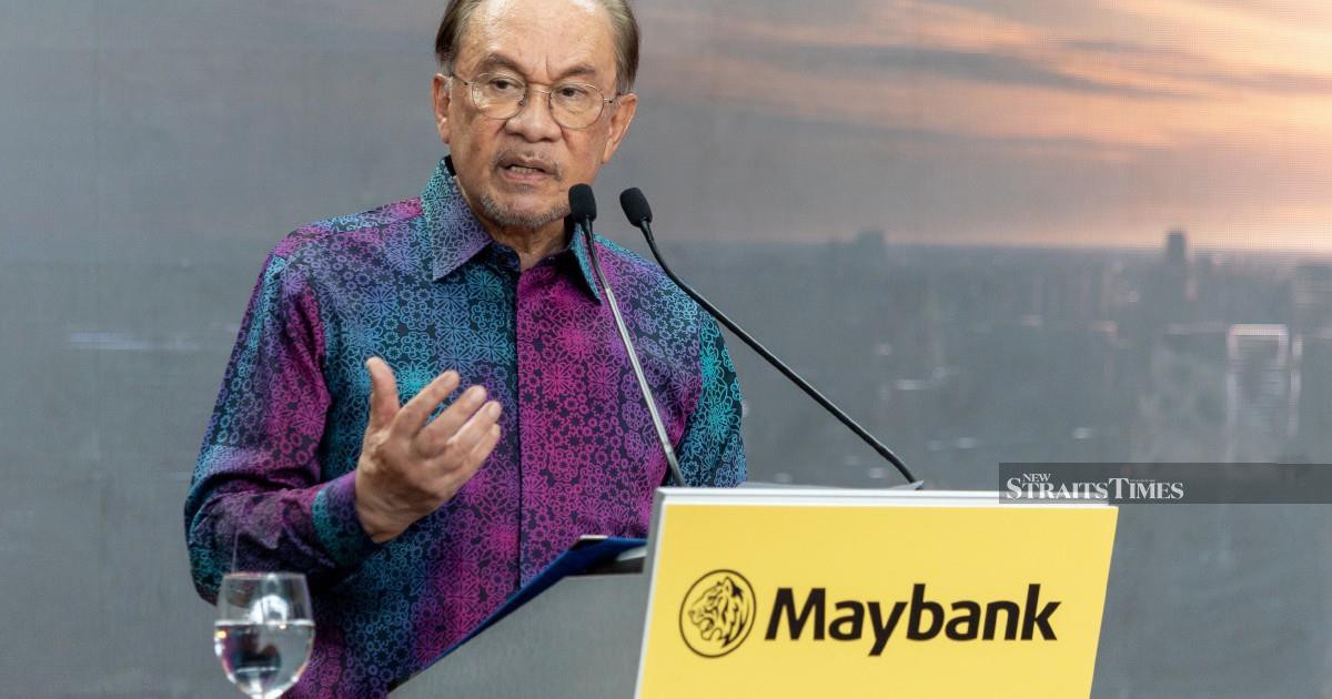 Anwar Commends Maybank's Ascent as Asia's Financial Powerhouse