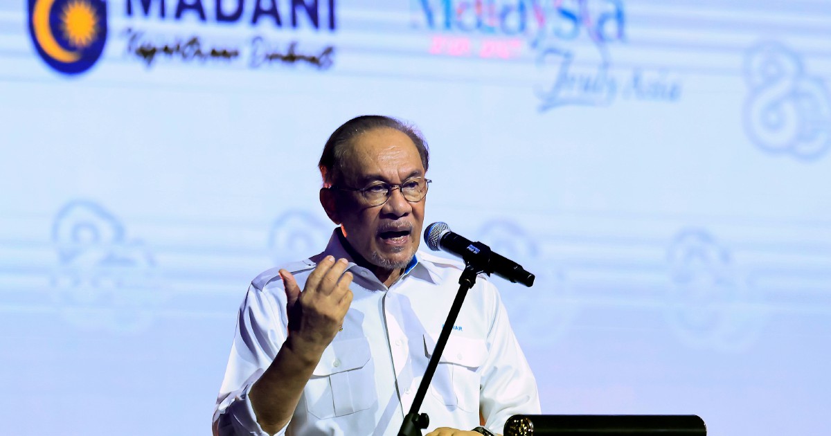 Anwar Ibrahim Warns Against Complacency, Pushes for Accelerated Reform Agenda