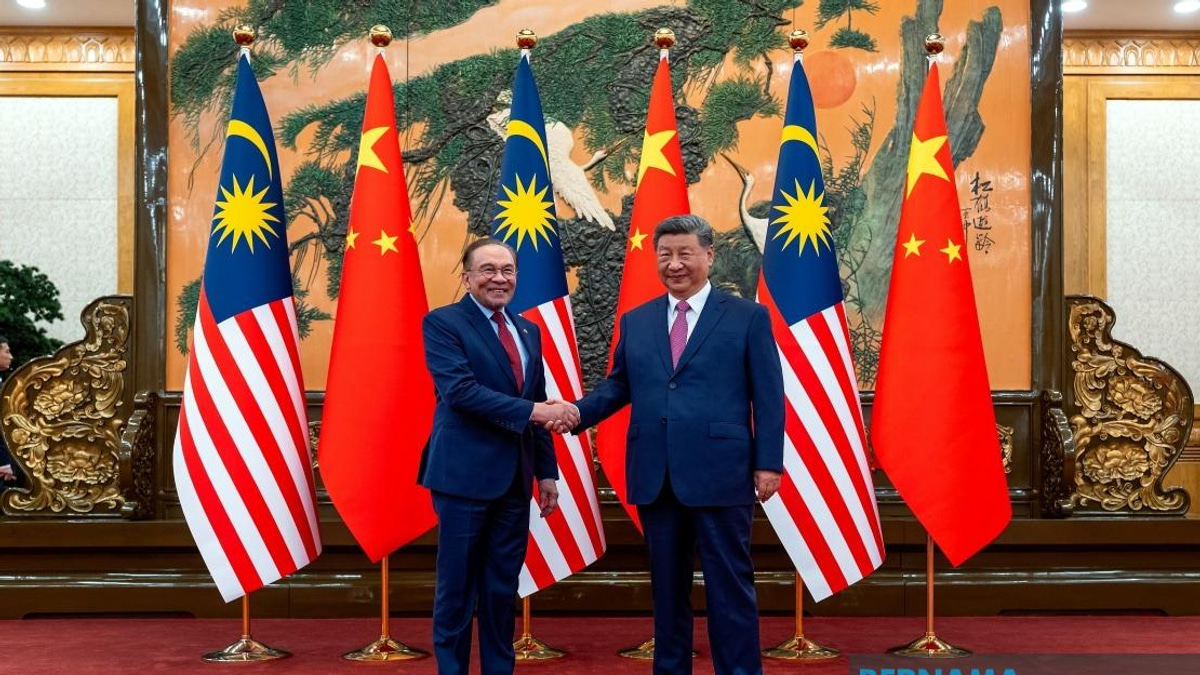 Anwar Extends Congratulations to Xi Jinping on Communist Party Anniversary