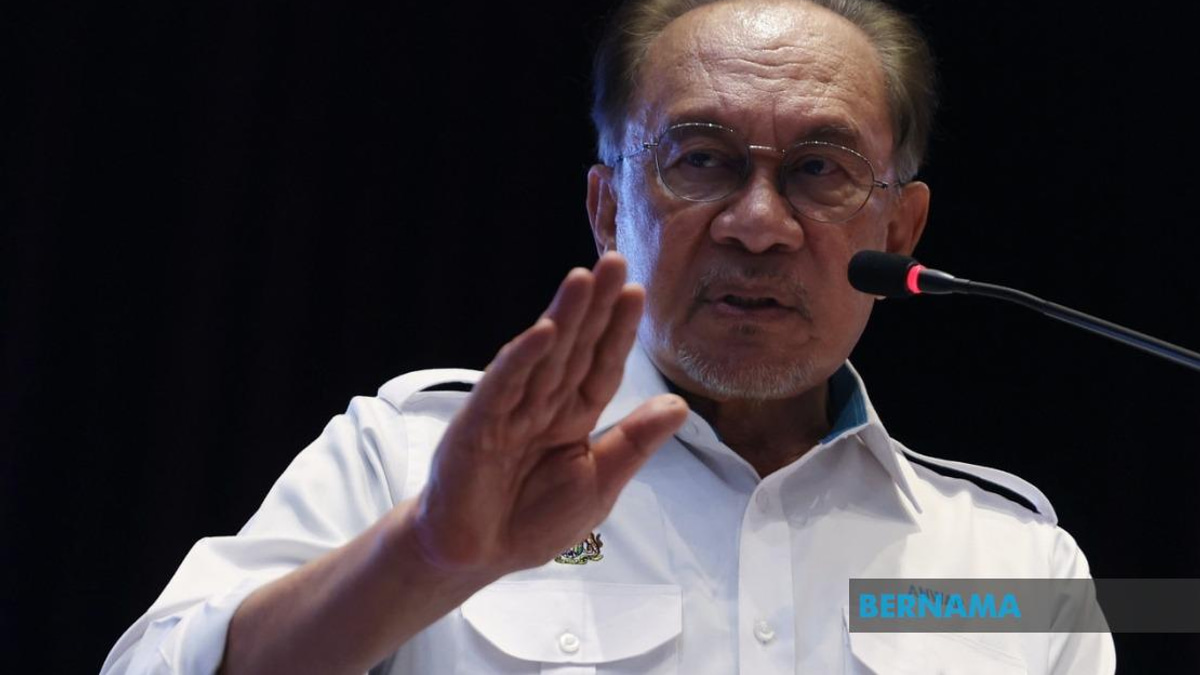 Anwar Cautions Against Weaponising Royal Institutions in Election Campaigns
