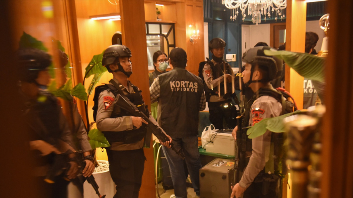 Jakarta's Biggest Law Enforcement Scandal in Years: Deputy AG's Stunning Gold and Cash Cache Exposed