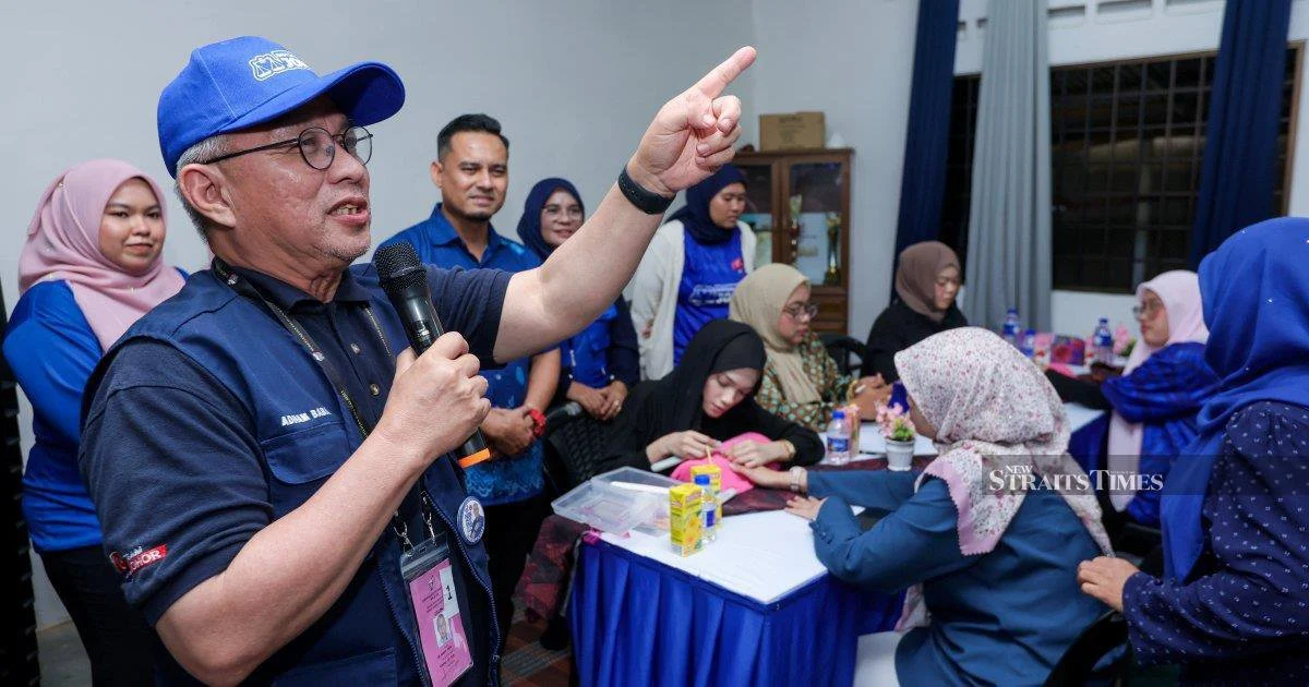 Barisan Nasional Maintains Lead in Three Johor Constituencies as Counting Progresses