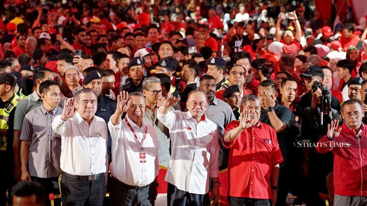 Anwar Cautions Against Politicising Royal Institution During Negri Sembilan Campaign