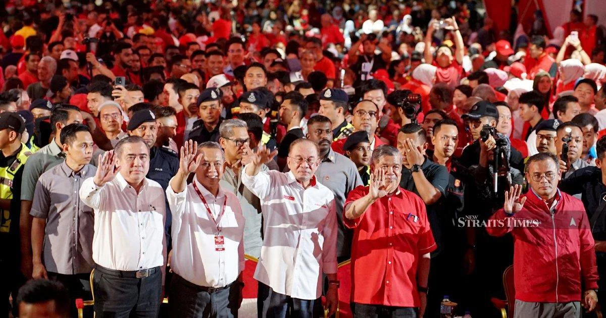 Anwar Cautions Against Politicising Royal Institution During Negri Sembilan Campaign