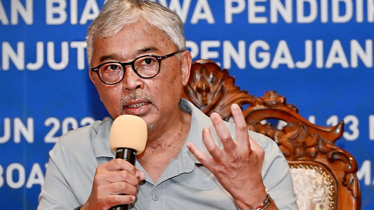 Sultan of Pahang Urges Universities to Fund Scholarships for Tioman Island Students