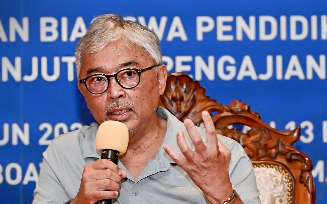 Sultan of Pahang Urges Universities to Fund Scholarships for Tioman Island Students