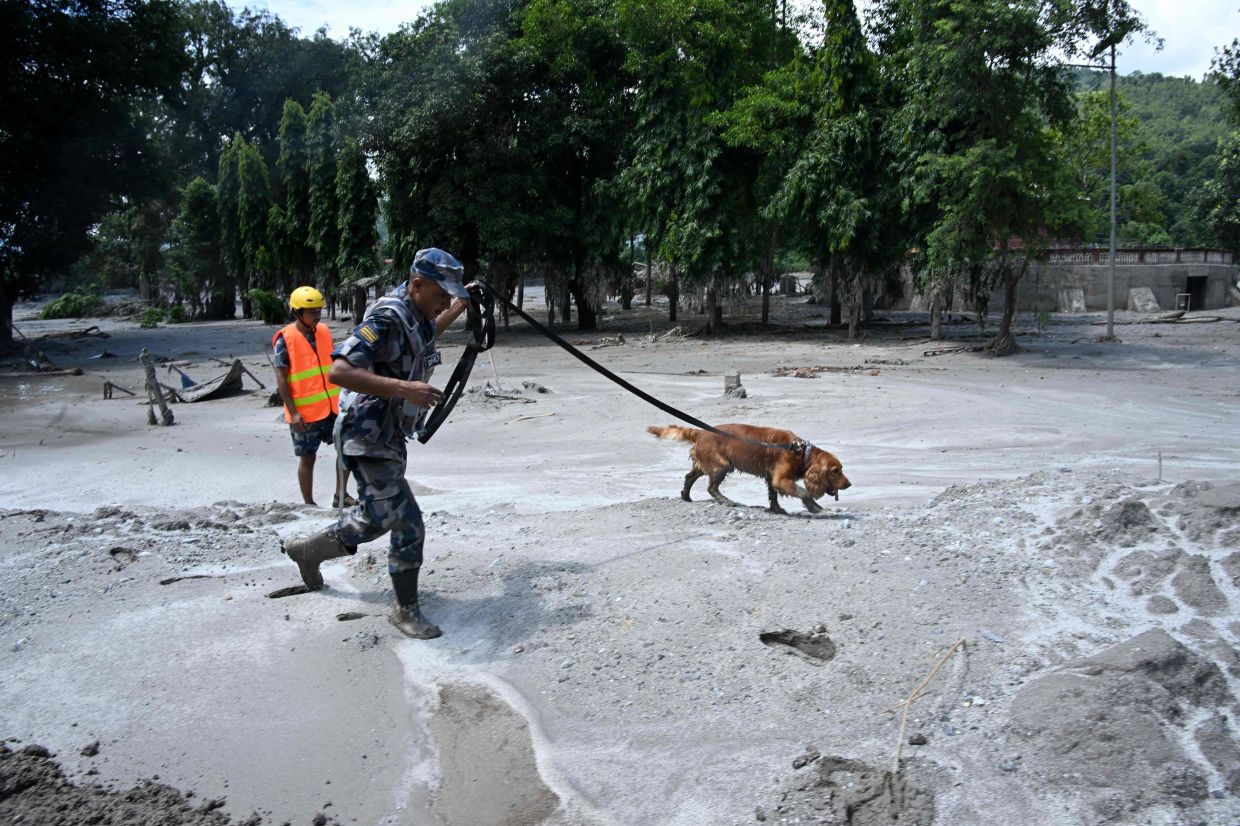 Over 1,400 missing in Nepal-Tibet floods as death toll reaches 392