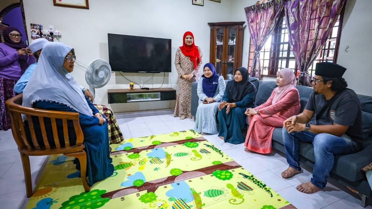 Education Minister Visits Family of Student Who Died During Rugby Training in Melaka