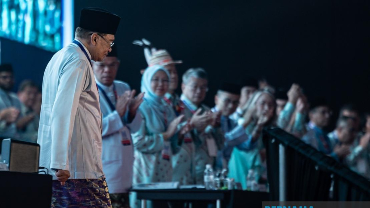 PM Anwar Rebuts Sidelining Claims, Points to Rising State Allocations
