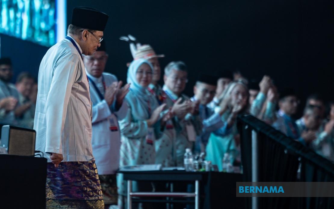 PM Anwar Rebuts Sidelining Claims, Points to Rising State Allocations
