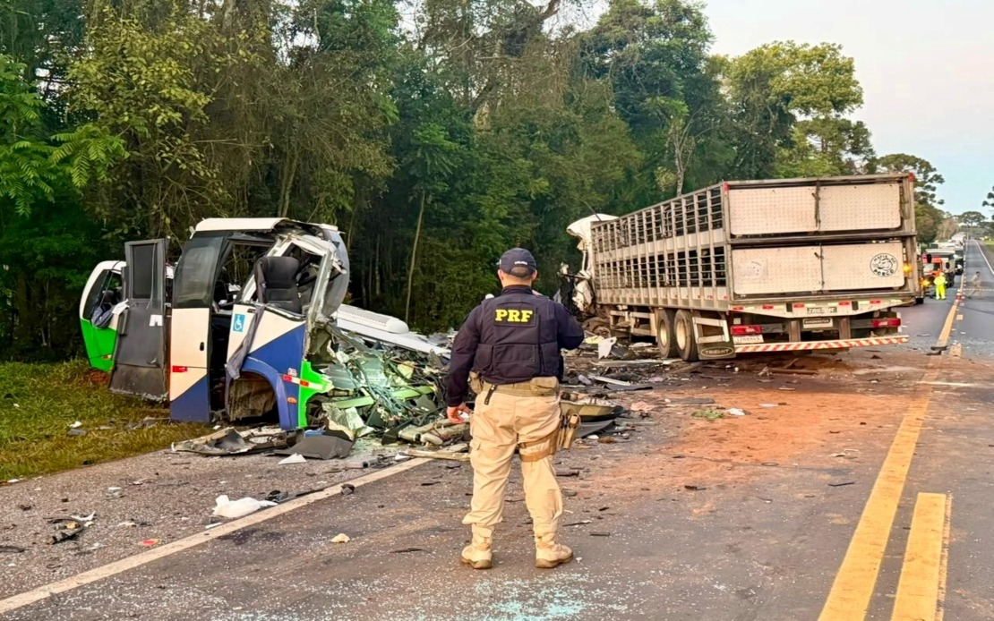 23 Dead in Head-On Collision Between Medical Transport Bus and Lorry in Brazil