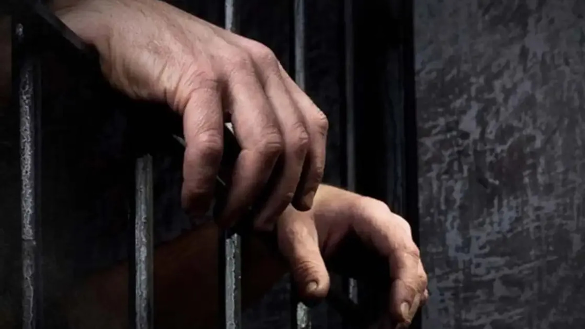 Elderly man jailed after failing to pay RM1,000 fine for slapping cop