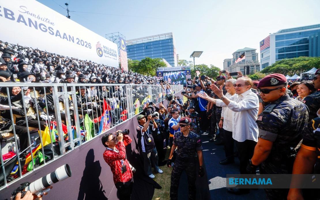 Great Show: PM Anwar Celebrates National Day Spirit With Malaysians