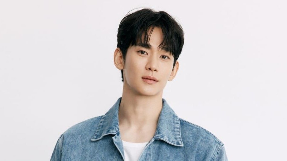 Kim Soo-hyun Emerges From Hiatus With Bench Campaign Comeback