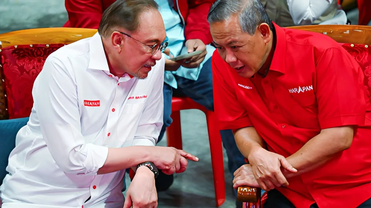 Anwar praises Aminuddin's grace in defeat, calls him vital mentor for PKR's younger generation