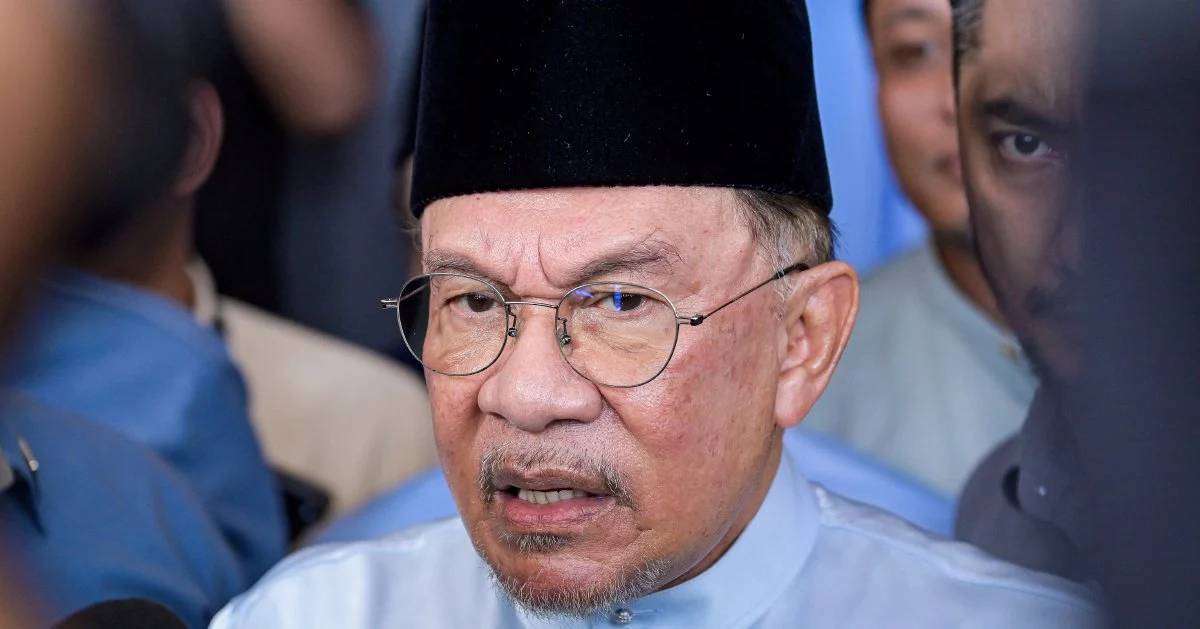Anwar Rejects Claims of Onn Hafiz Exclusion from Felda Gathering