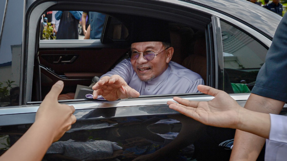 Anwar Takes Campaign Push to Negri Sembilan to Strengthen PH's State Election Drive