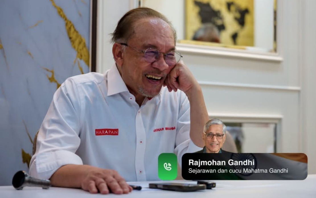 PM Anwar Extends Invitation to Rajmohan Gandhi for Malaysia Visit Next Year